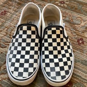 Women’s 8 checkered Vans Sneakers